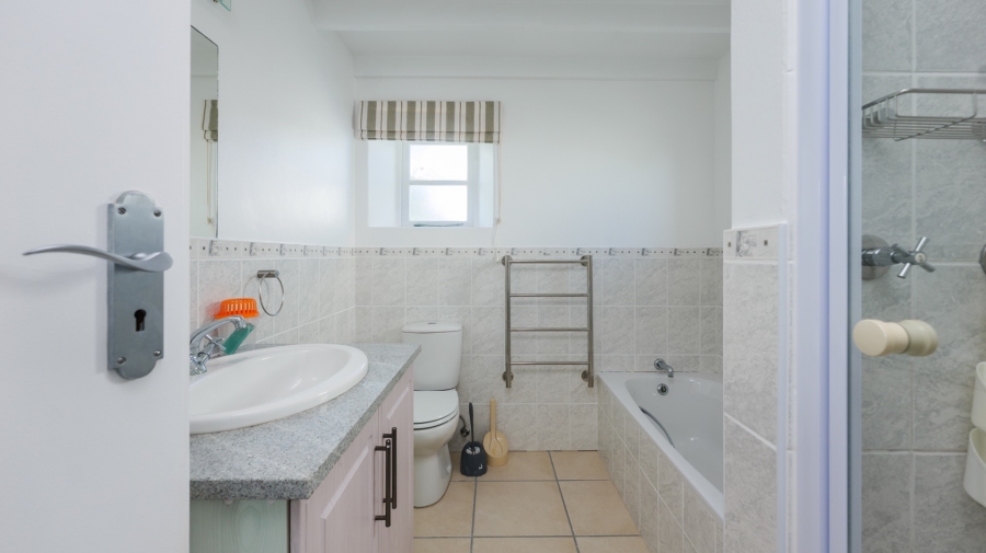 5 Bedroom Property for Sale in Struisbaai Western Cape